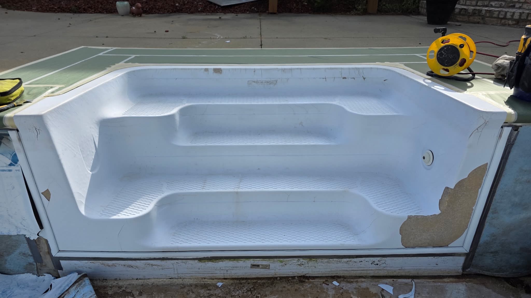 Fiberglass pool steps during coating