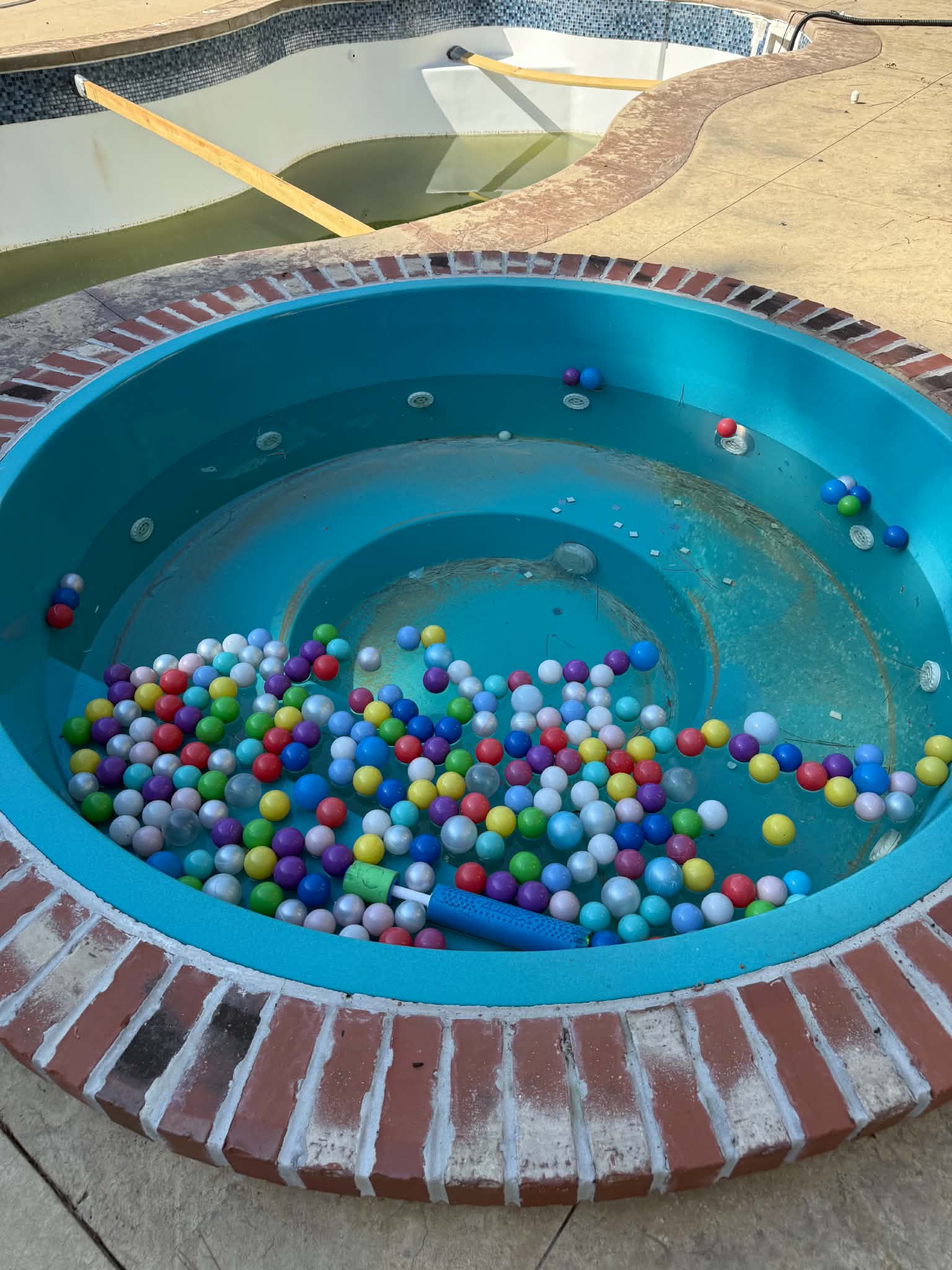 Aquagreen spa basin shown with colorful accents